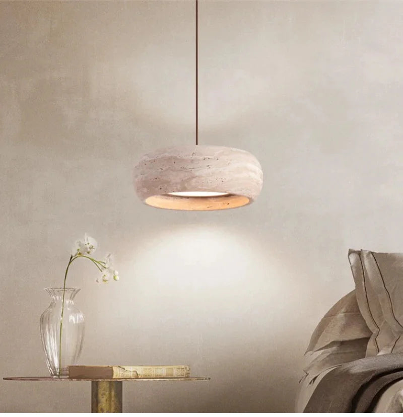 Lampa wisząca z naturalnego trawertynu