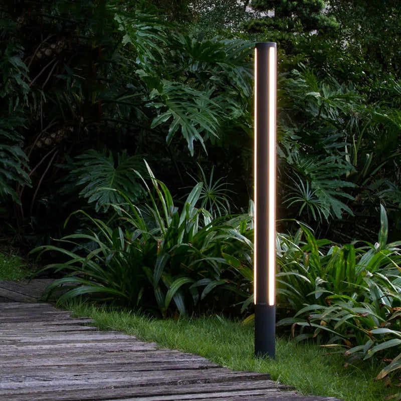 Trójstronna lampa słupkowa LED do ogrodu