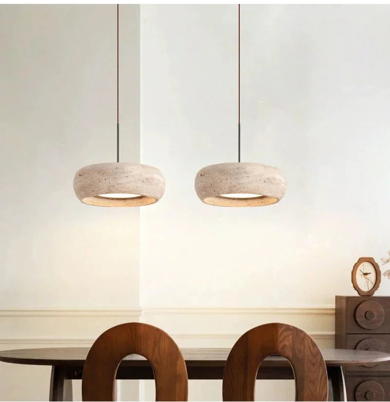 Lampa wisząca z naturalnego trawertynu