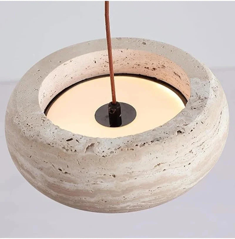 Lampa wisząca z naturalnego trawertynu